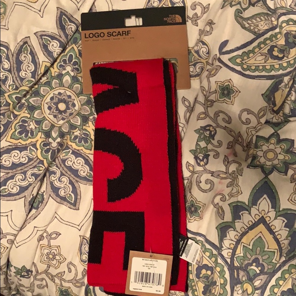 NWT North Face scarf
